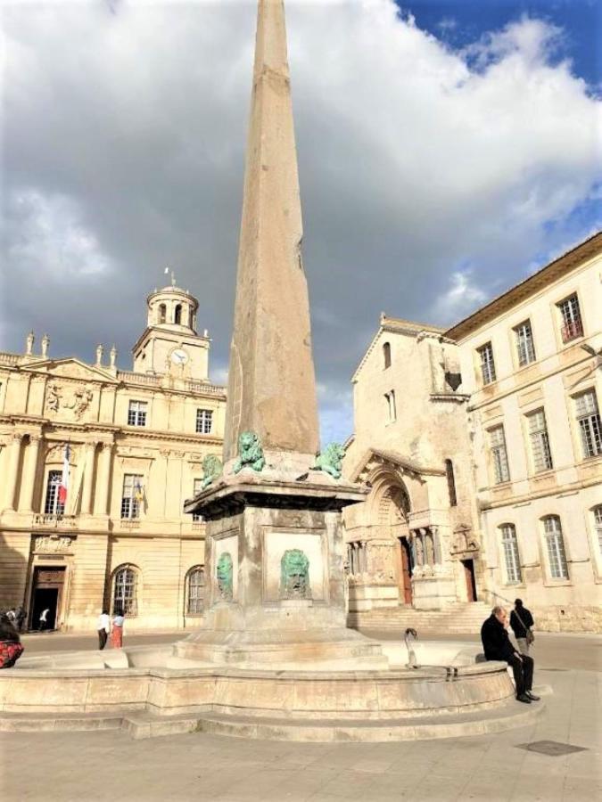 Appartement à deux pas de la place du forum Arles Esterno foto